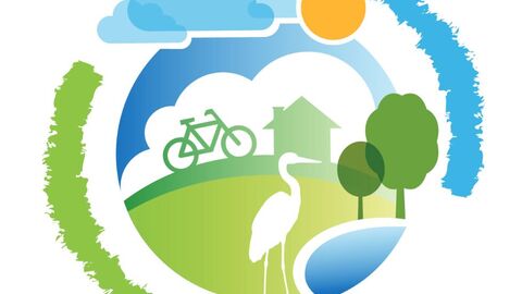 Logo in grün und blau mit Baum, Vogel, Haus, Fahrrad