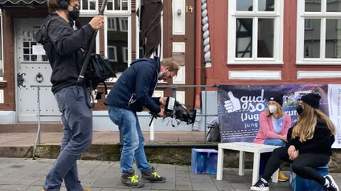 Video-Reise Filmteam zeichnet Gespräch mit der Initiative von "gudso" aus dem Schwalm-Eder-Kreis auf