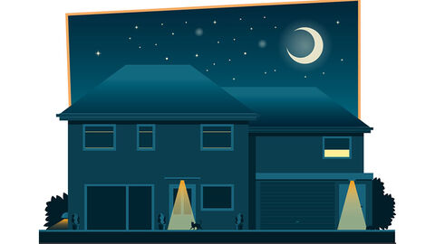 Haus im Dunkeln mit Außenbleuchtung