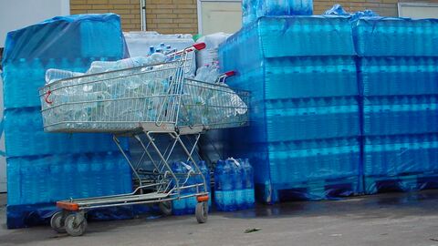 Einkaufswagen mit Leergut Einkaufswagen mit Leergut