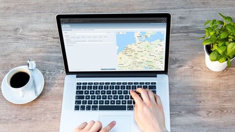 EfBV-Zertifikate Laptop mit Webseite "Fachbetrieberegister"