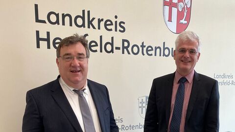 Regierungspräsident Mark Weinmeister und Landrat Torsten Warnecke (Landkreis Hersfeld-Rotenburg) Regierungspräsident Mark Weinmeister und Landrat Torsten Warnecke (Landkreis Hersfeld-Rotenburg)