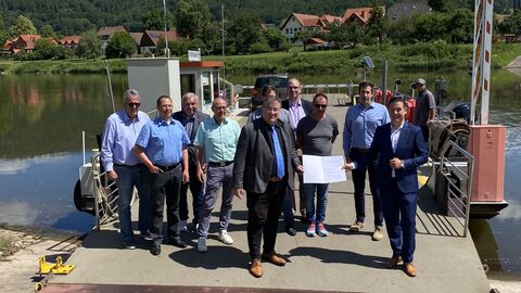 Gruppenbild an der Weserfähre