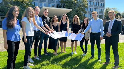 Absolventinnen und Absolventen des Regierungspräsidiums Kassel