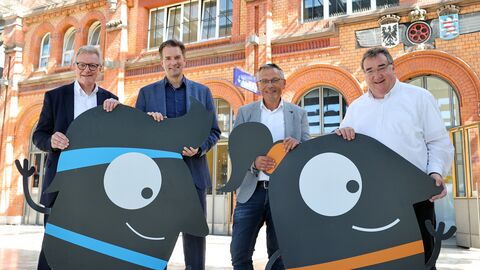 v.l.n.r. KVG-Vorstand, Dr. Olaf Hornfeck; Oberbürgermeister Kassel Dr. Sven Schoeller; Landrat des Landkreises Kassel und NVV-Aufsichtsratsvorsitzender, Andreas Siebert; Regierungspräsident Kassel, Mark Weinmeister