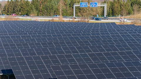 Photovoltaik an der Autobahn