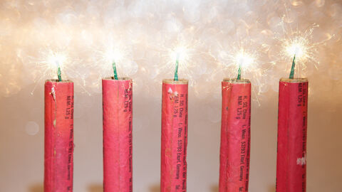 angezündete Feuerwerkskörper